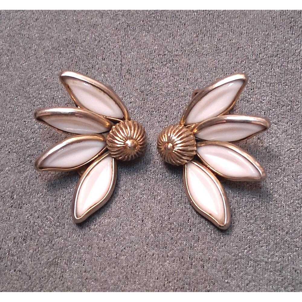 Vintage Trifari Poured Glass Earrings